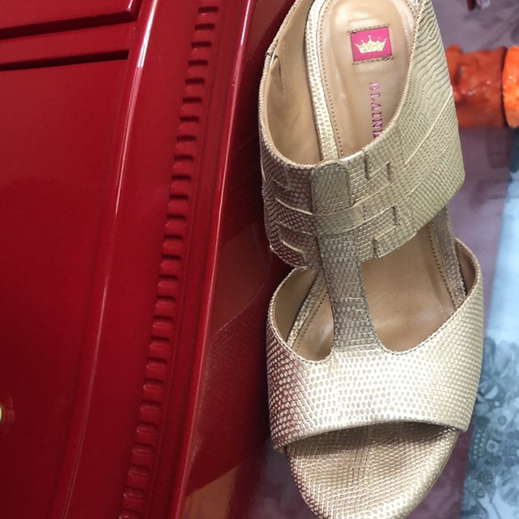 Gold Elaine Turner Wedges - Picture 6 of 7